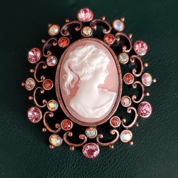 Vintage 1928 Rose Gold Tone Aurora Borealis Rhinestone Pink Cameo Brooch Pin - Picture 1 of 7